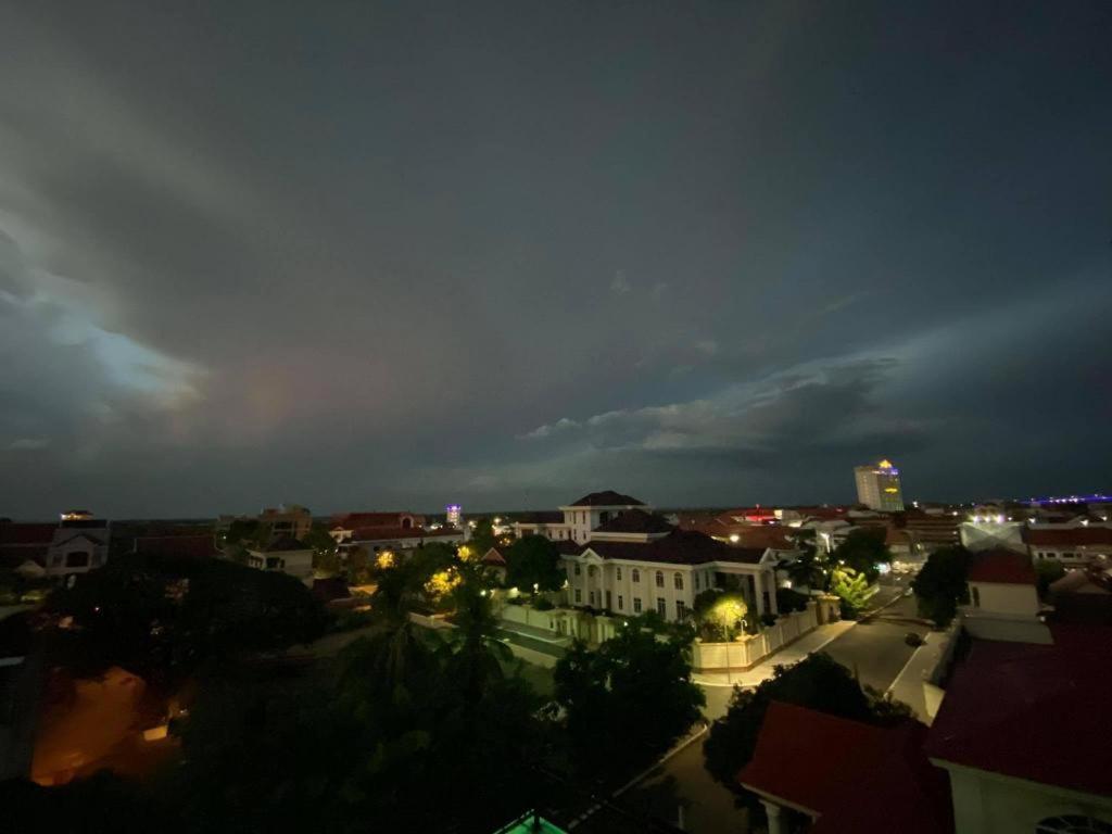 Reasmey Cheanich Hotel Kampong Cham Exterior photo