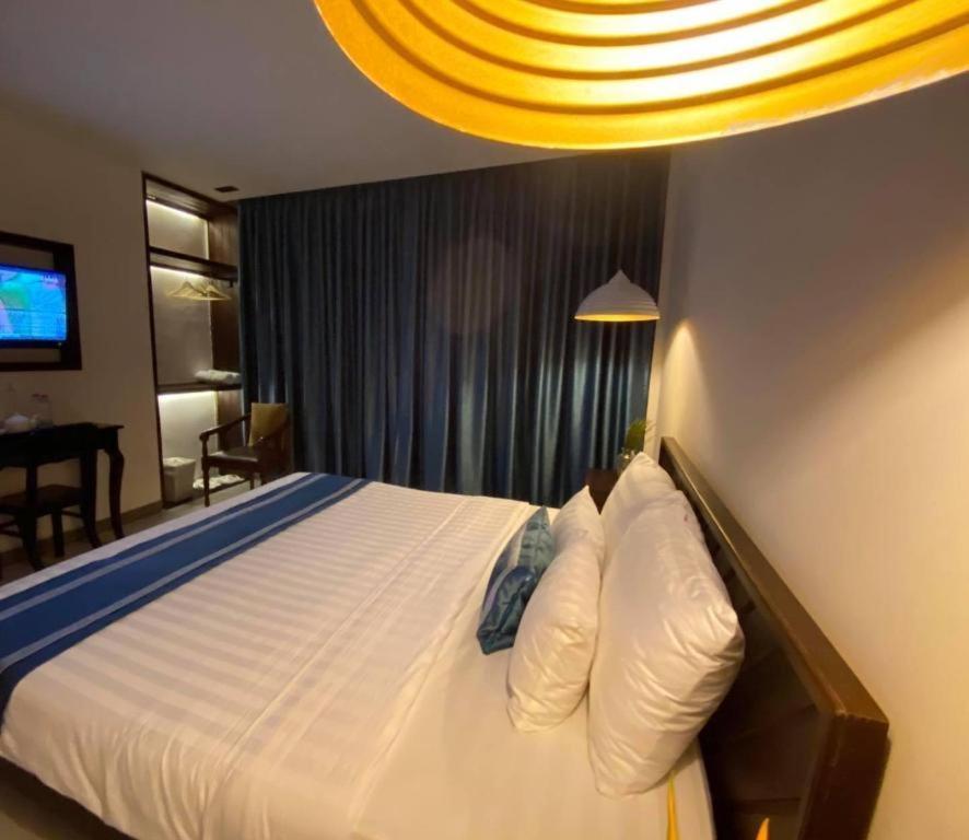 Reasmey Cheanich Hotel Kampong Cham Exterior photo
