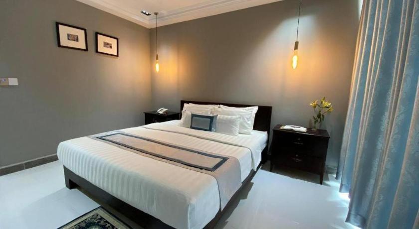 Reasmey Cheanich Hotel Kampong Cham Exterior photo